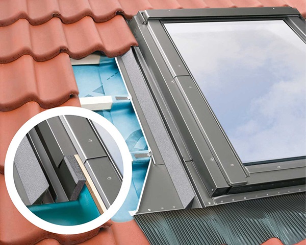 Энергосберегающее окно Fakro FTT U6 55x98 + Оклад EHV-AT